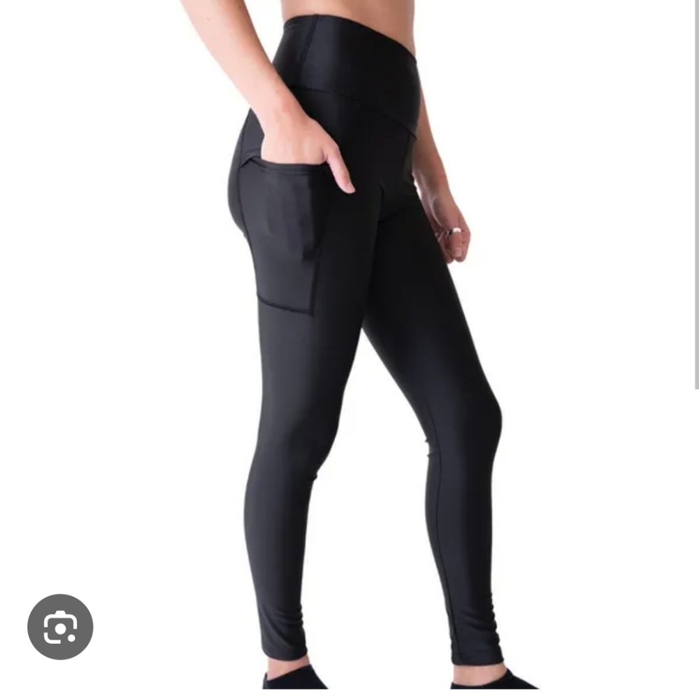 Black Zyia Pocket Leggings​